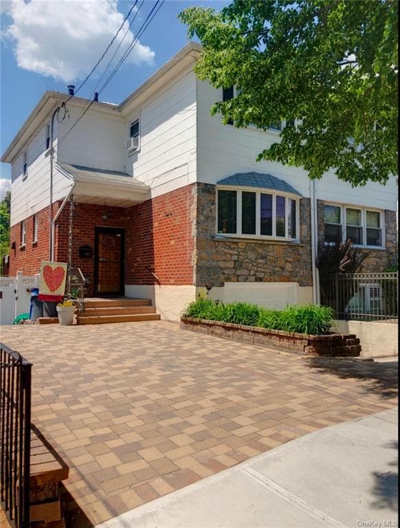 1527 Stadium Avenue photo 1