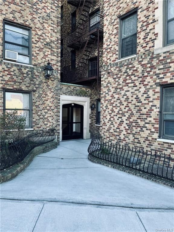 82 Caryl Avenue Unit: 53 photo 1