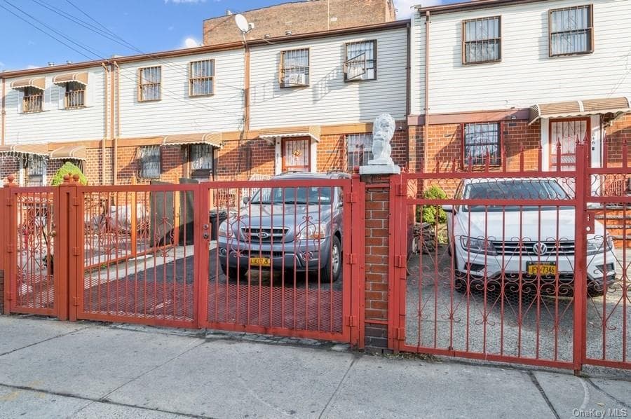 848 Union Avenue photo 1