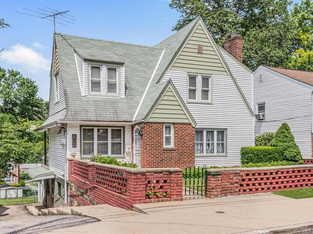 167 Sedgewick Avenue photo 1