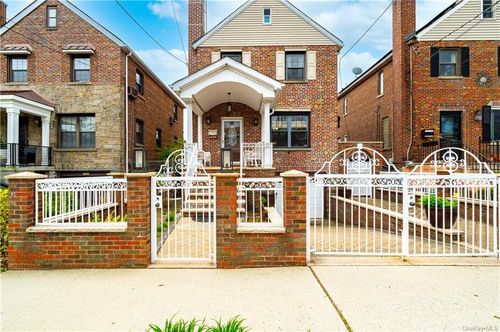 1526 Waring Avenue photo 1