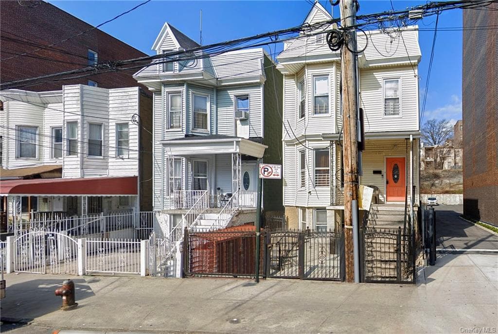 2677 Marion Avenue photo 1