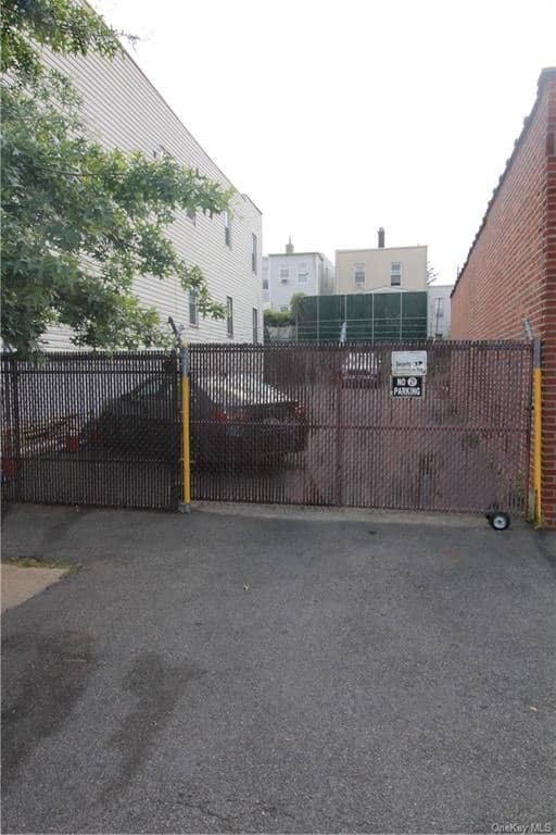 1659 Barnes Avenue photo 1