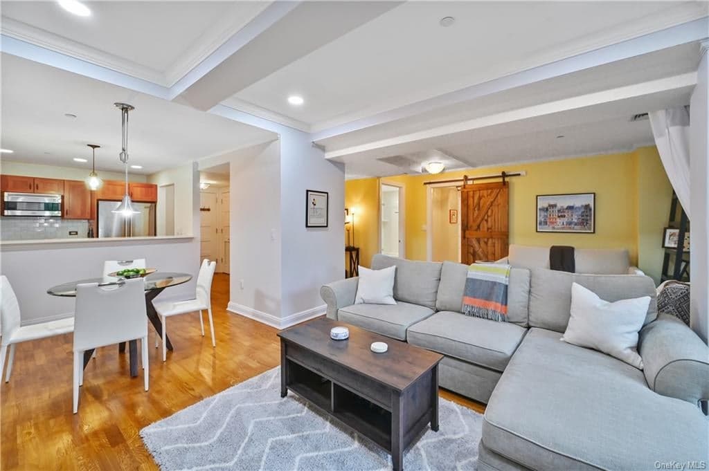 225 Stanley Avenue Unit: 315 photo 1