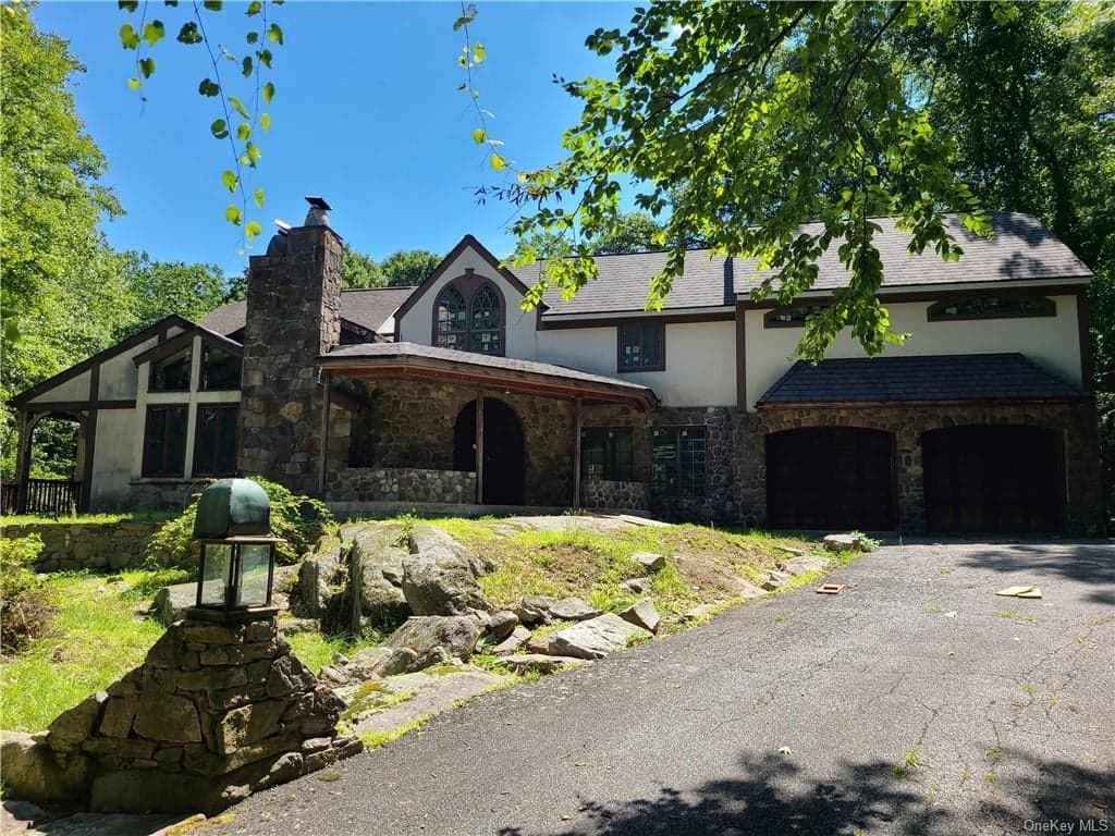 18 Laurel Road photo 1