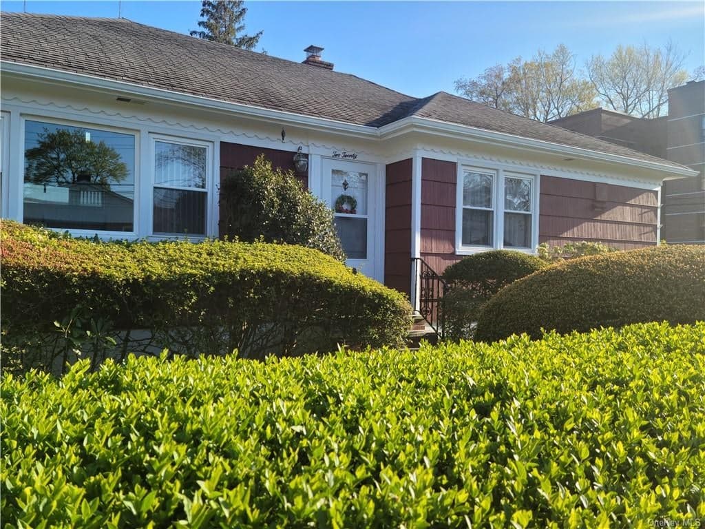220 Delano Avenue photo 1