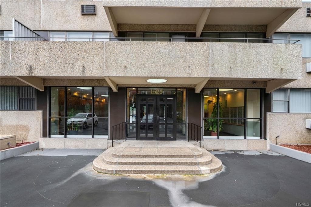 1523 Central Park Avenue Unit: 8C, Yonkers