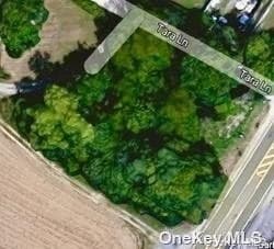 25/58 NYS (52 Main Rd) Route, Riverhead