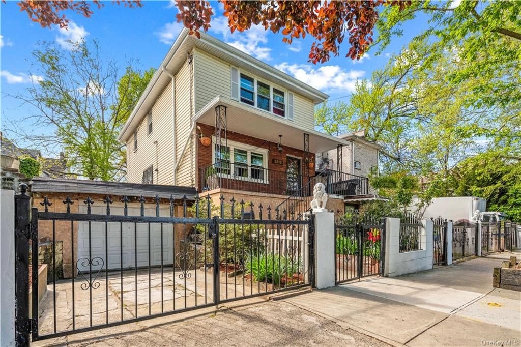 3291 Bronxwood Avenue photo 1