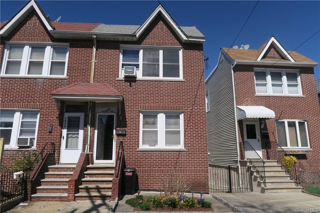 3041 Coddington Avenue photo 1
