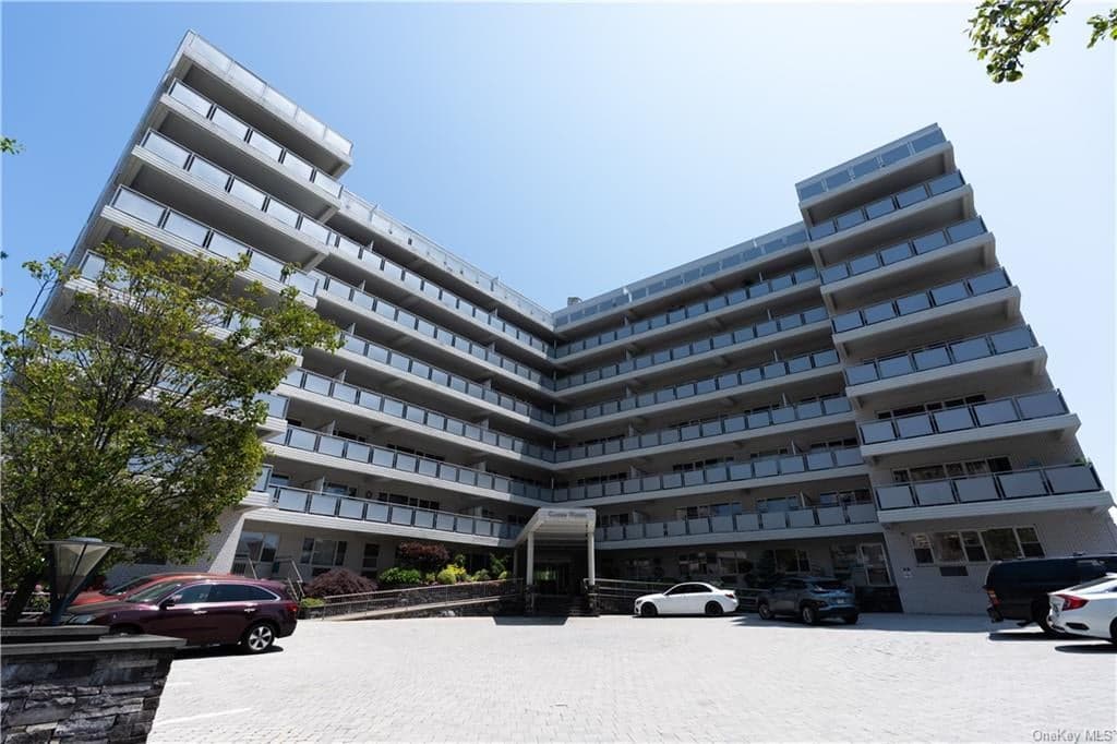 300 Martine Avenue Unit: 4F photo 1