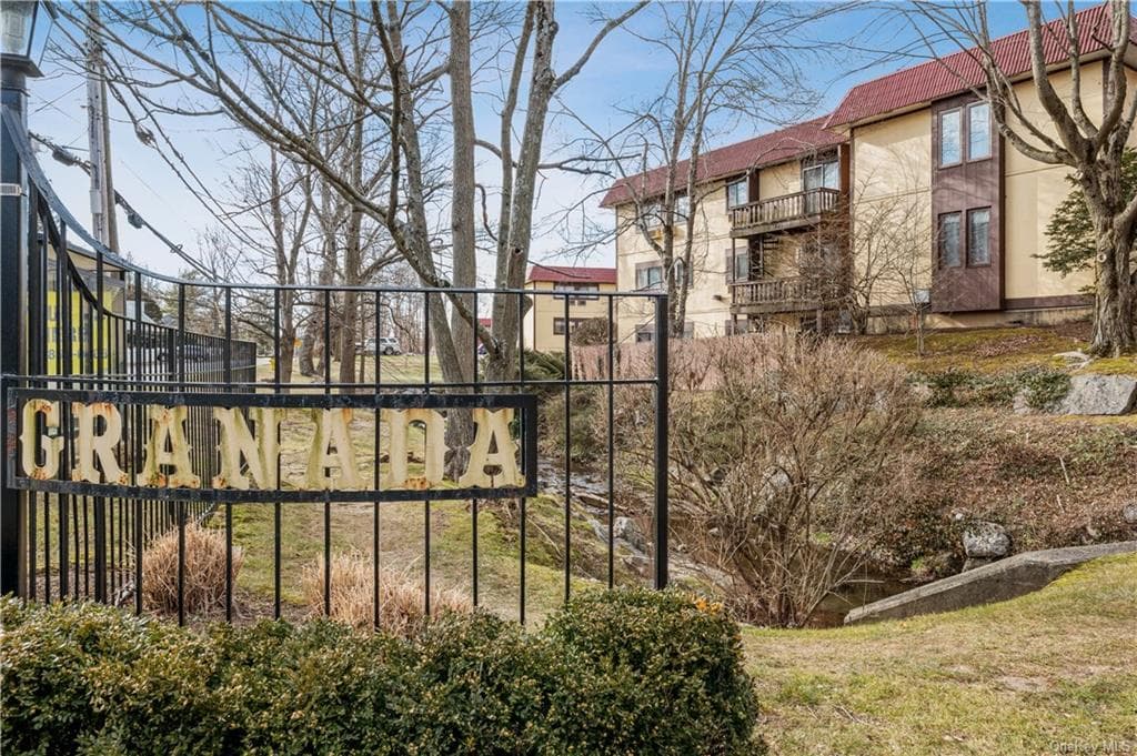 11 Granada Crescent Unit: 5 photo 1