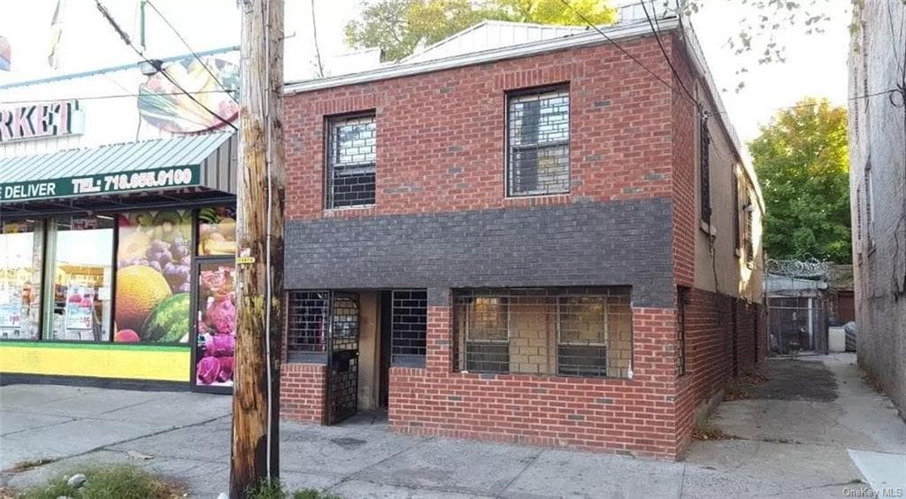 2466 Williamsbridge Road photo 1