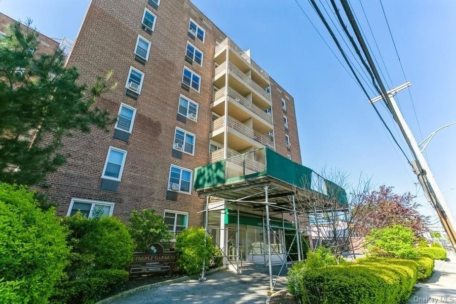 1296 Midland Avenue Unit: L-7 photo 1