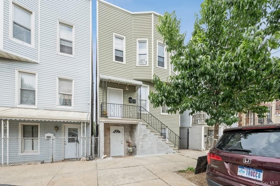 1727 Hunt Avenue photo 1