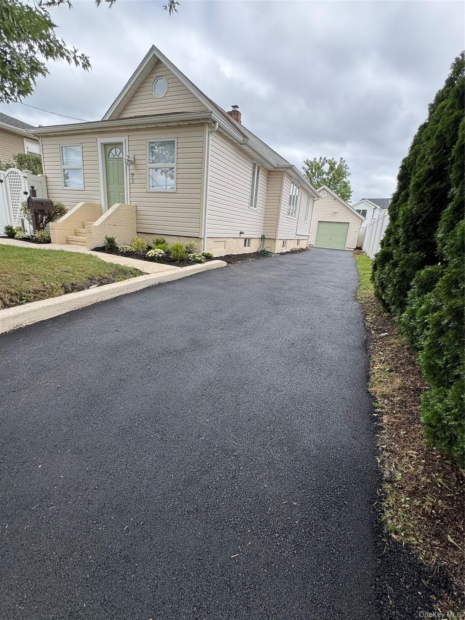 31 Cherry Avenue thumbnail 3