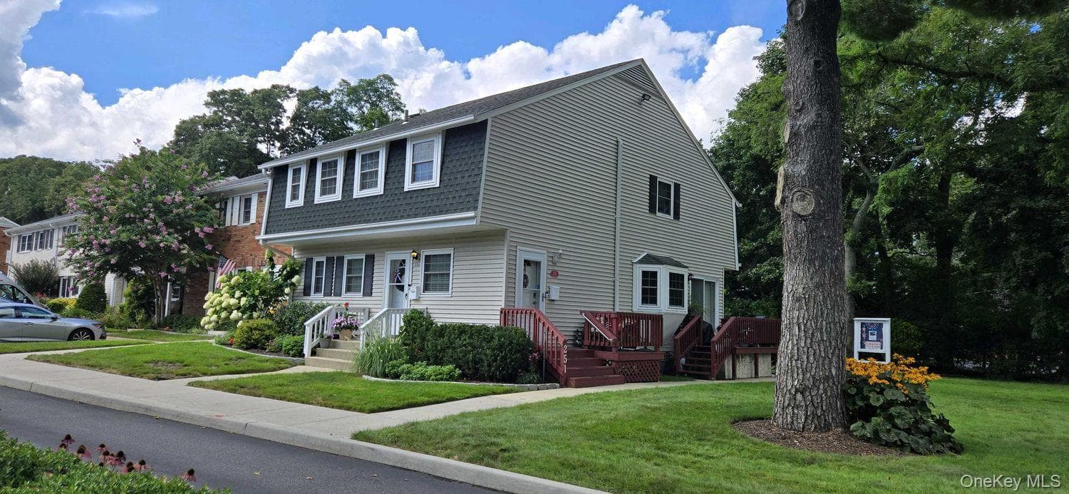 251 Village Drive Unit: 251, Hauppauge