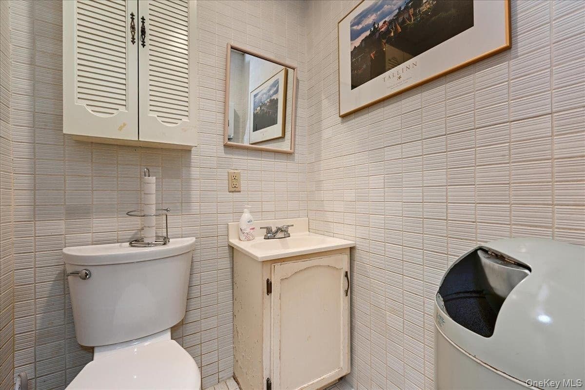 230 Hilton Avenue Unit: 107,108,109 thumbnail 15