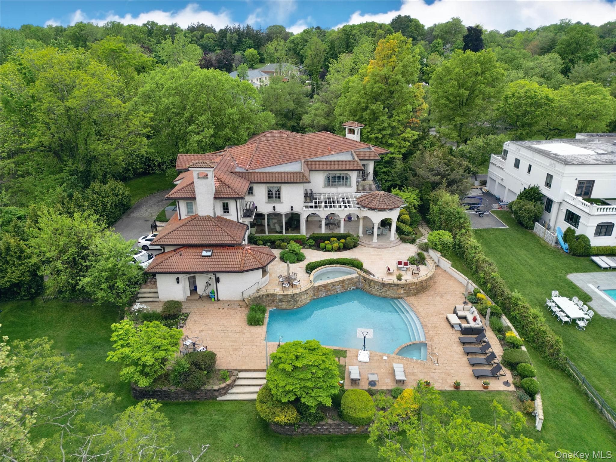 17 Split Rock Drive, Great Neck