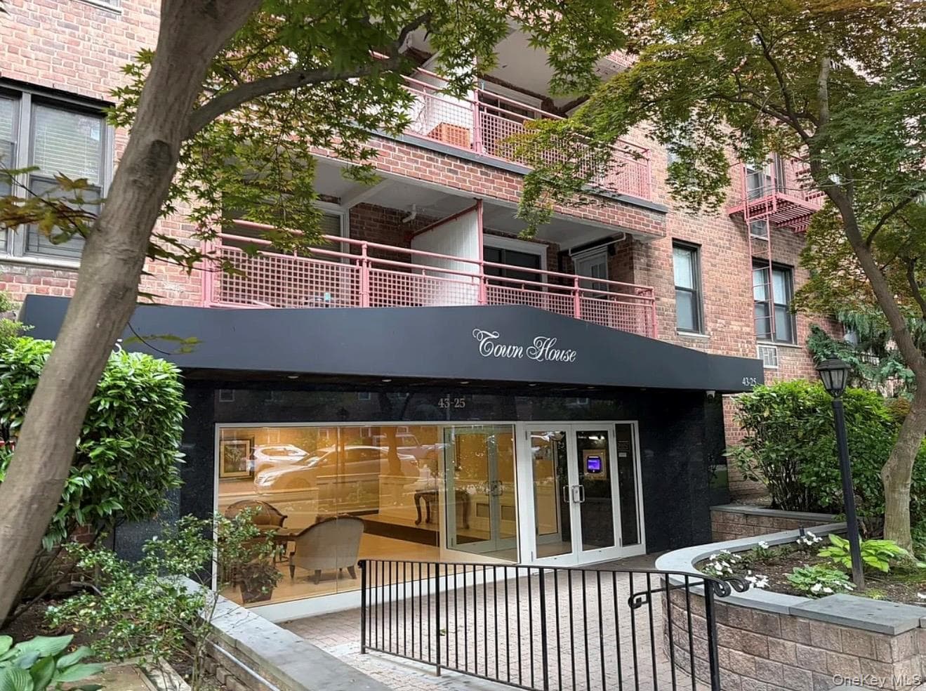 43-25 Douglaston Parkway Pkwy Unit: 4E, Little Neck