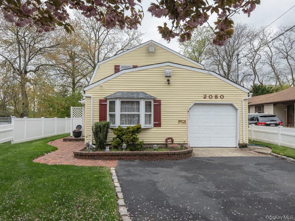 2080 Seamans Neck Road photo 1