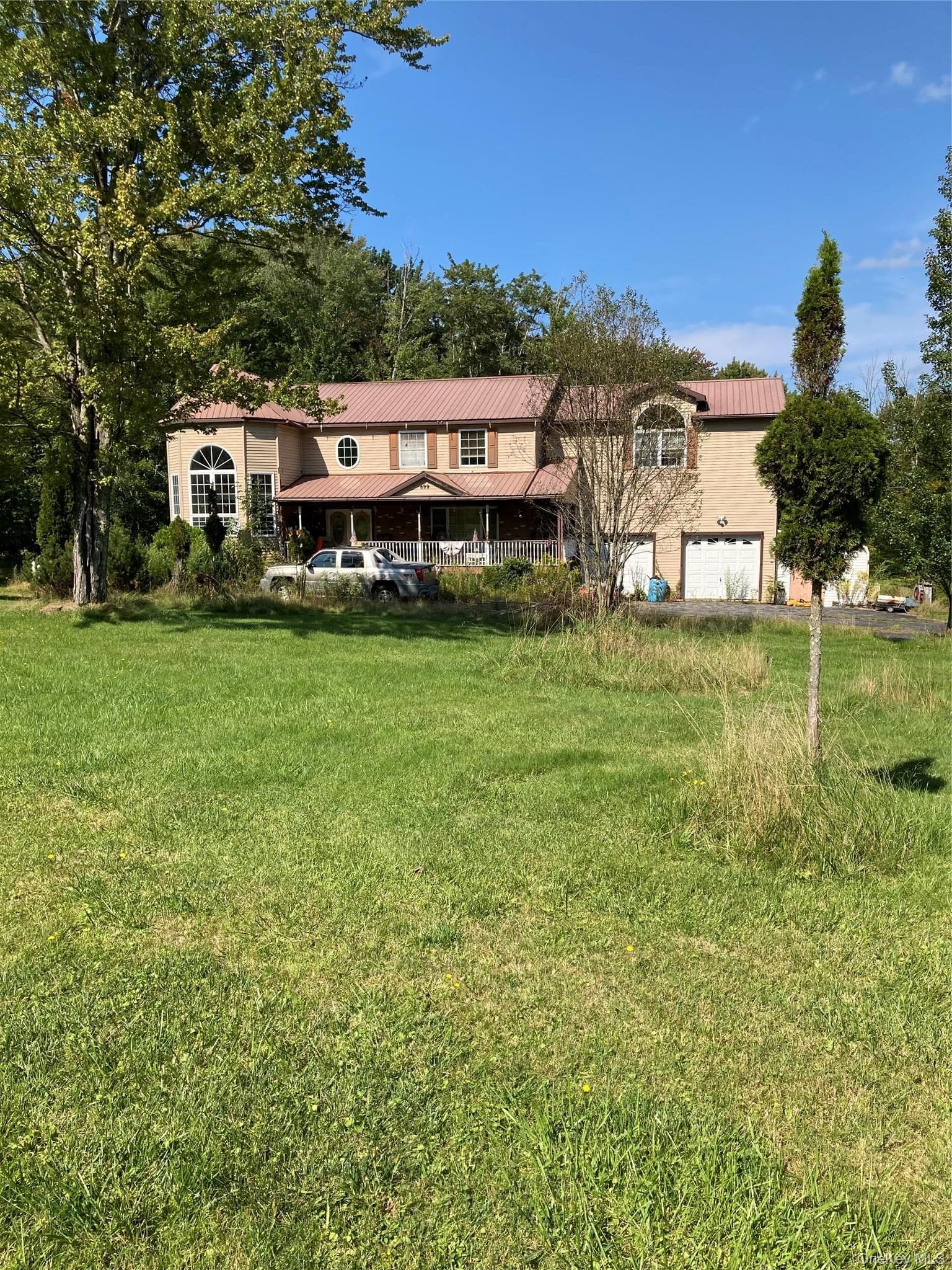 699 Budd Road photo 1