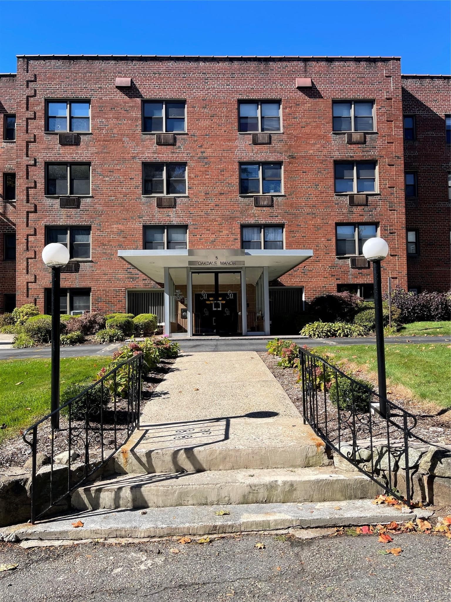 5 Oakdale Manor Unit: B18 thumbnail 4