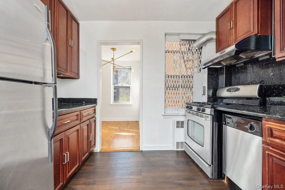 67-10 108th Street Unit: 4A photo 1