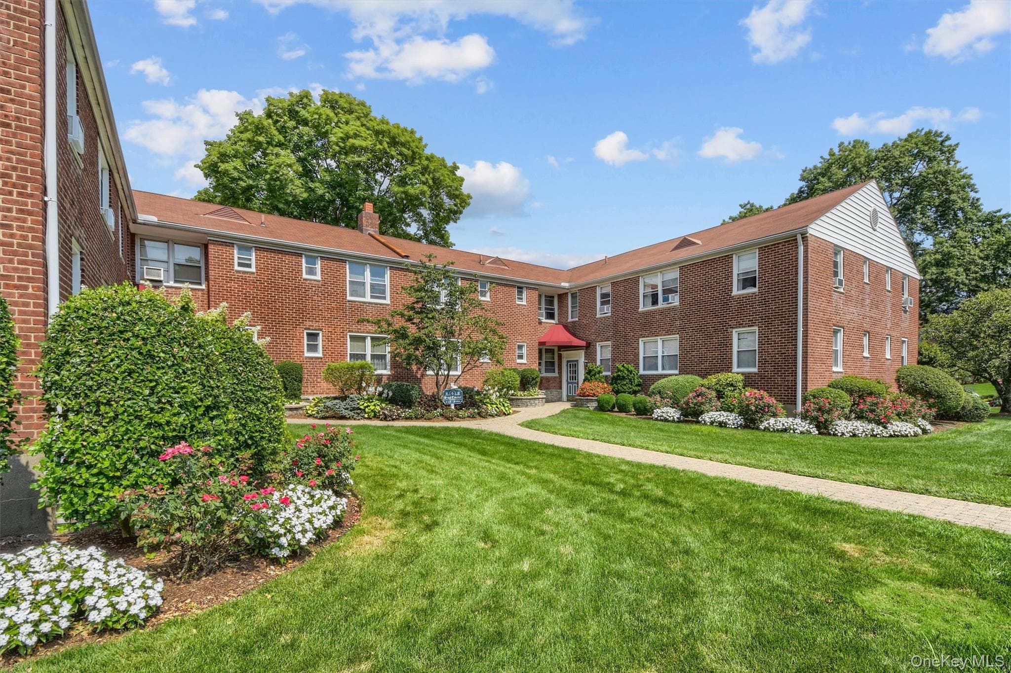6 Bryant Crescent Unit: 1H thumbnail 3