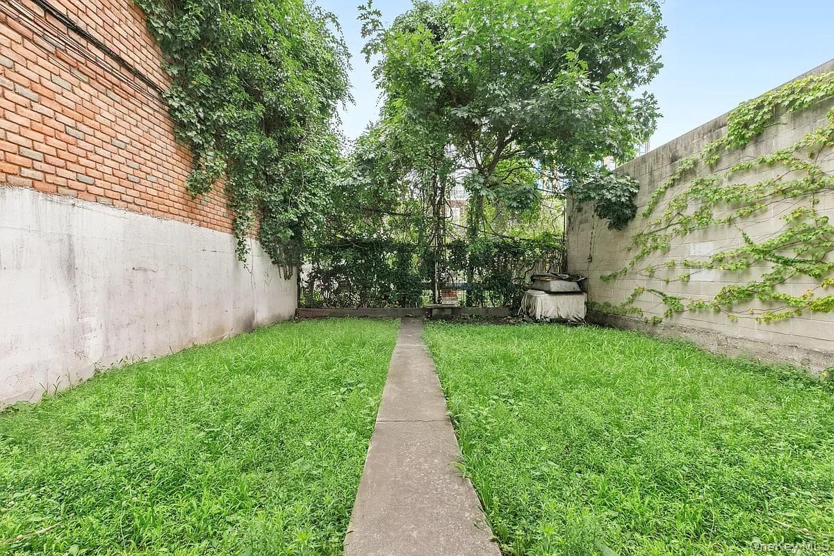 10-47 47th Avenue thumbnail 2