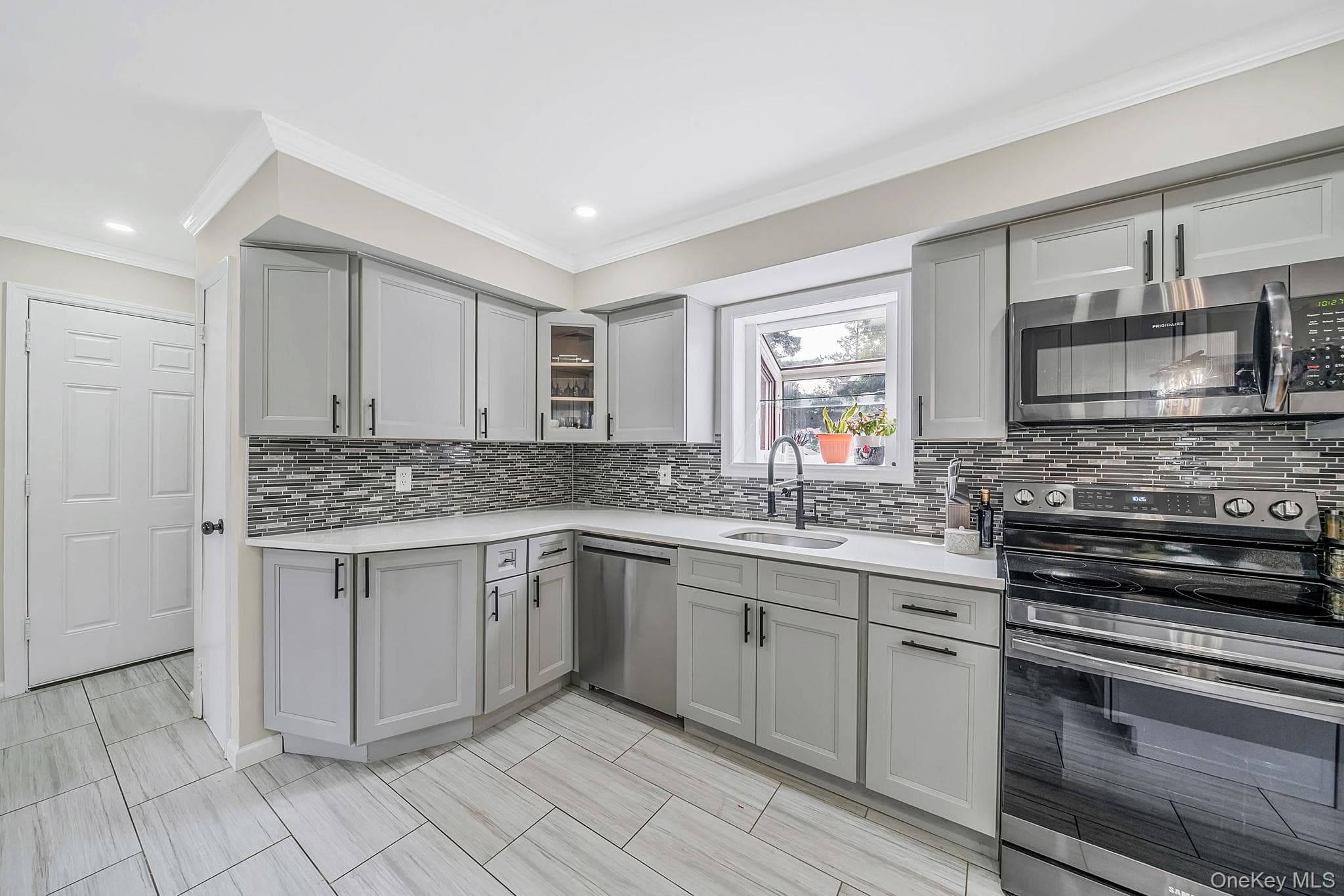 95 Colonial Drive thumbnail 13
