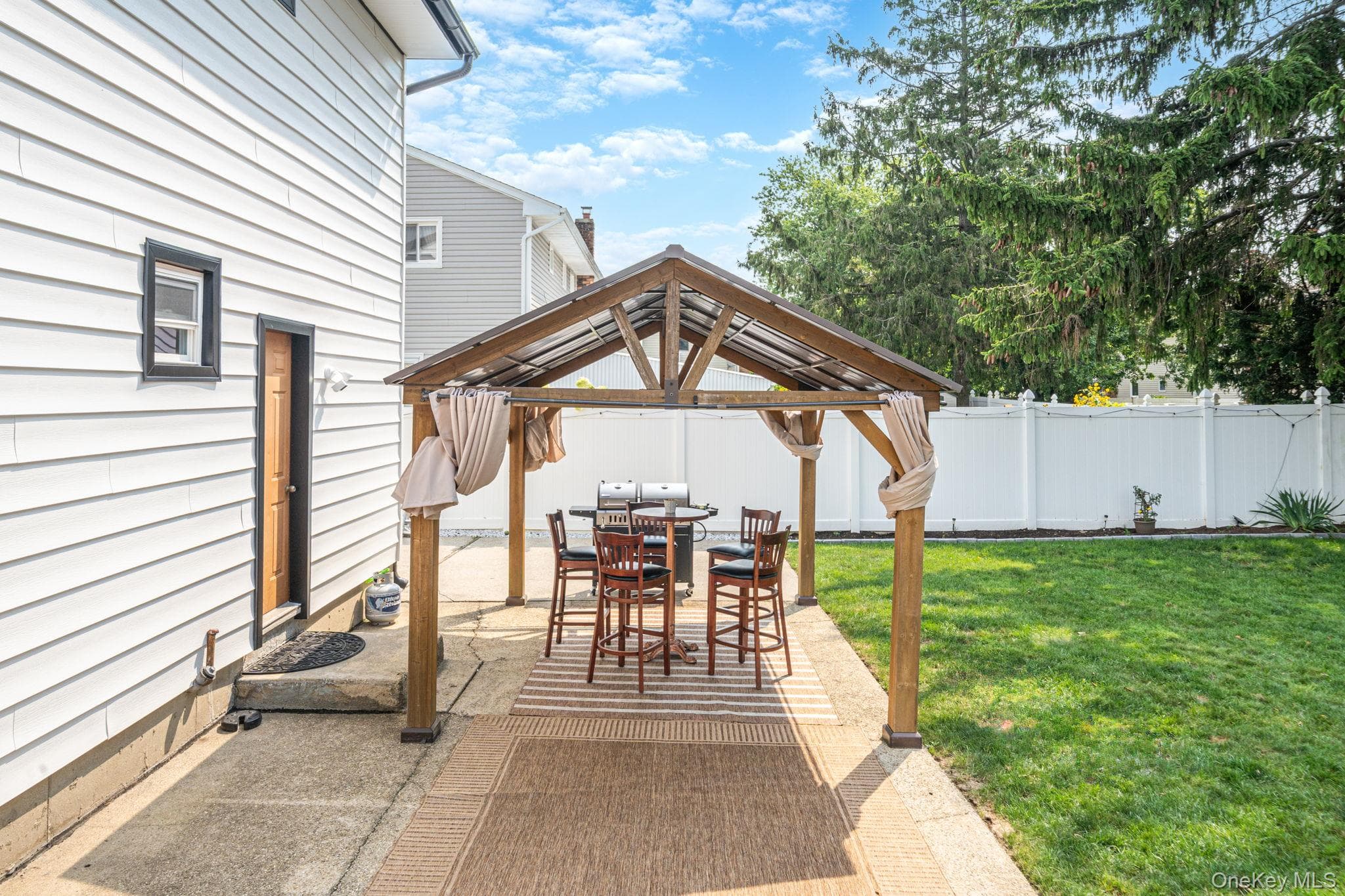 95 Colonial Drive thumbnail 38