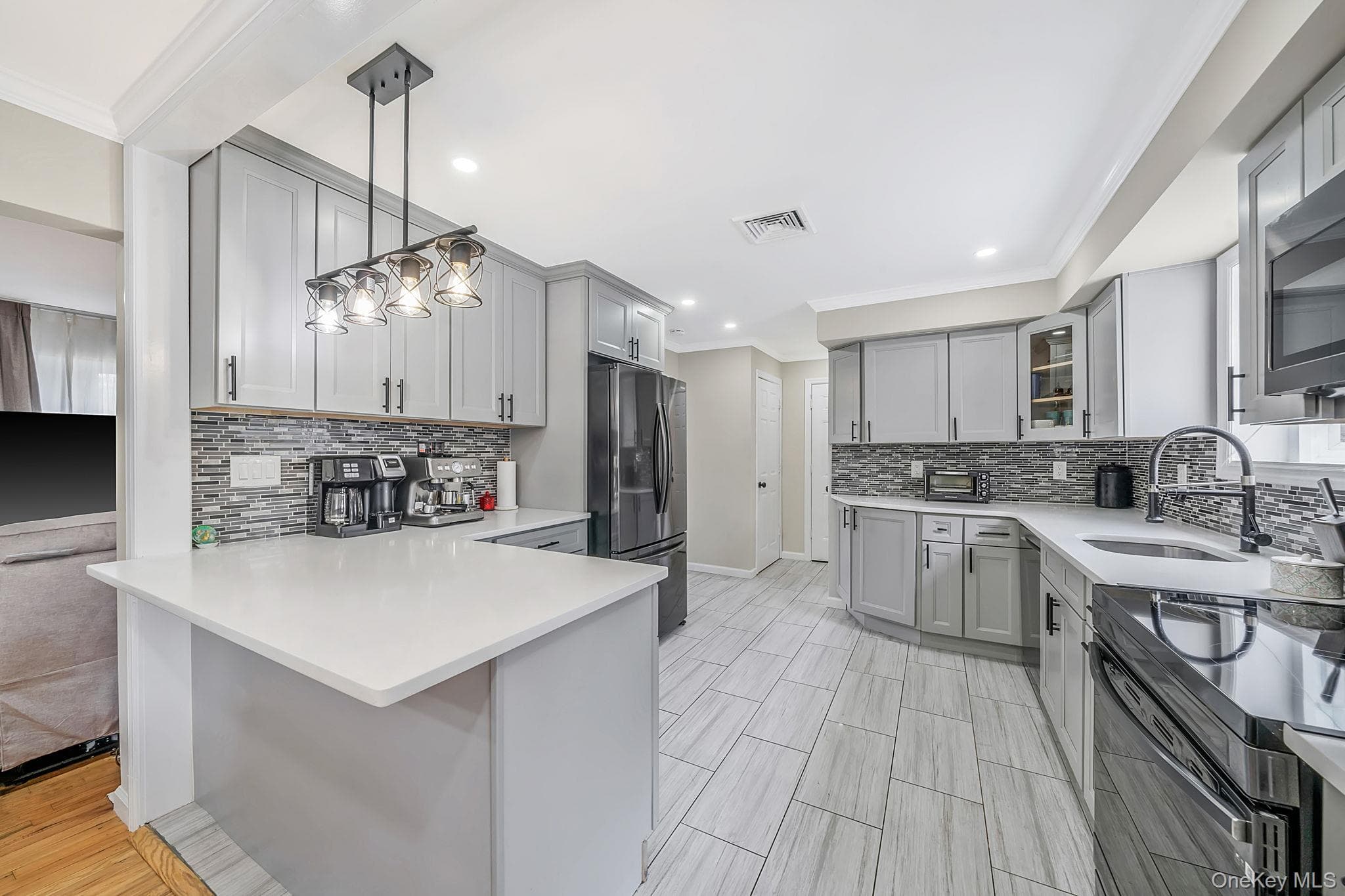 95 Colonial Drive thumbnail 11