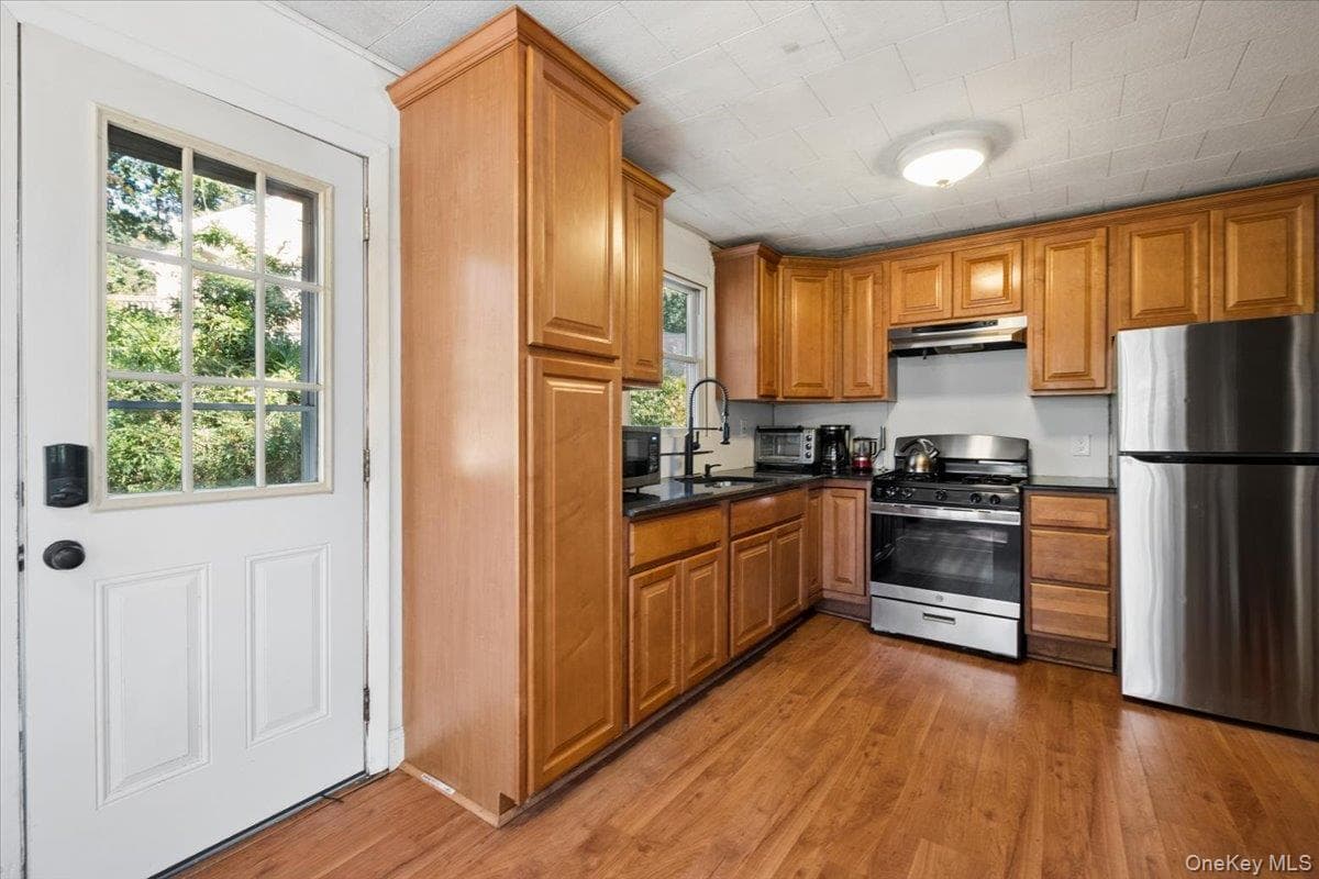 122 Becker Street thumbnail 9