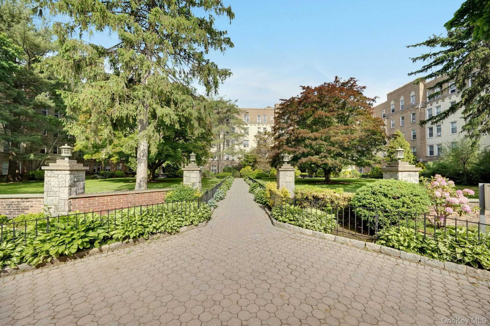 472 Gramatan Avenue Unit: A3 thumbnail 3
