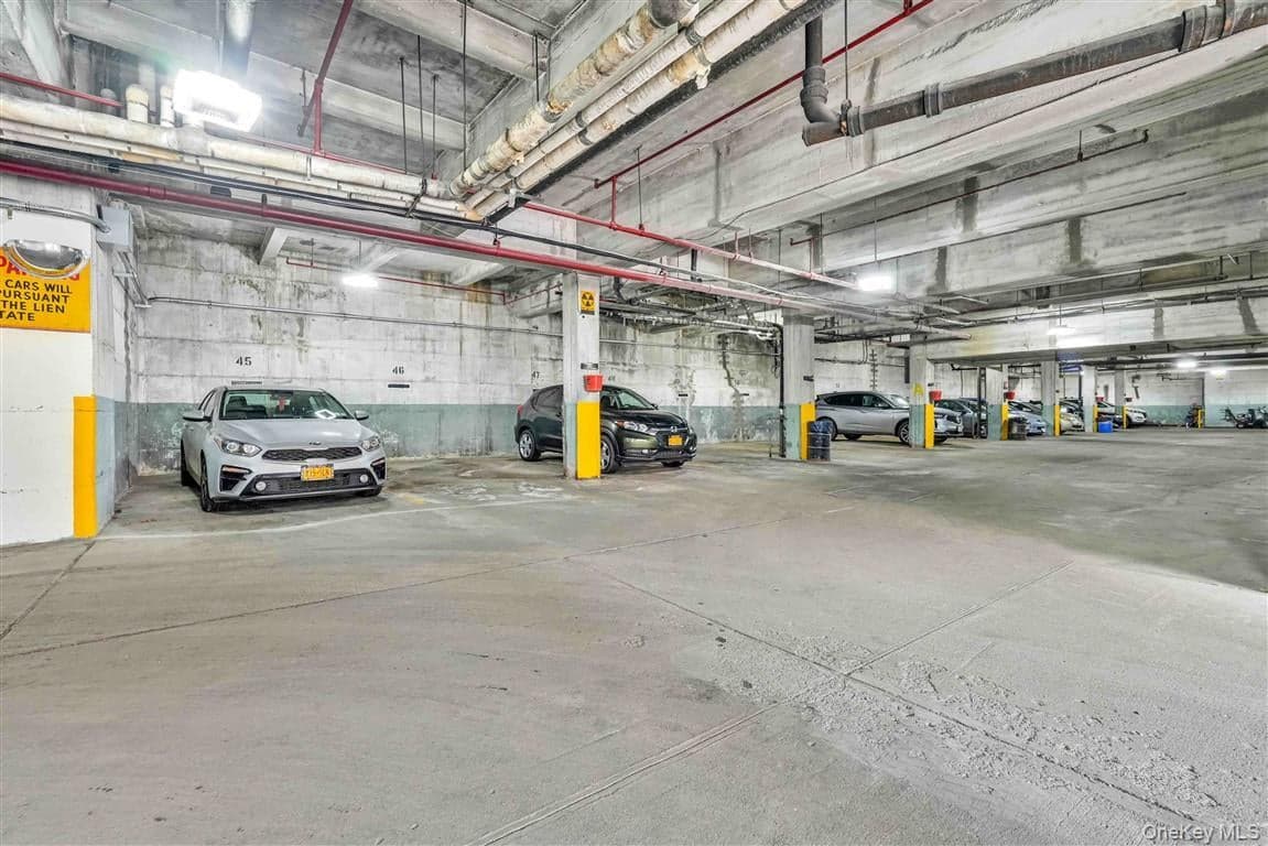 141-05 Pershing Crescent Unit: 516 thumbnail 27
