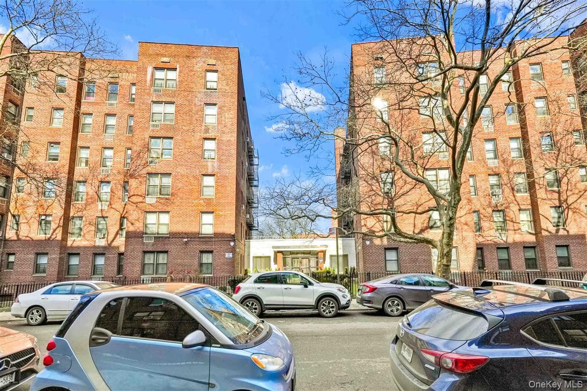 141-05 Pershing Crescent Unit: 516 thumbnail 2