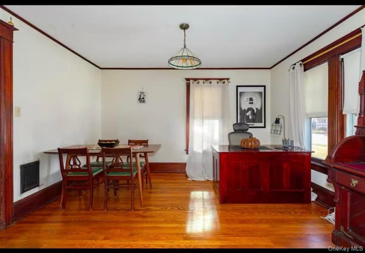 10 Oakwood Boulevard thumbnail 8