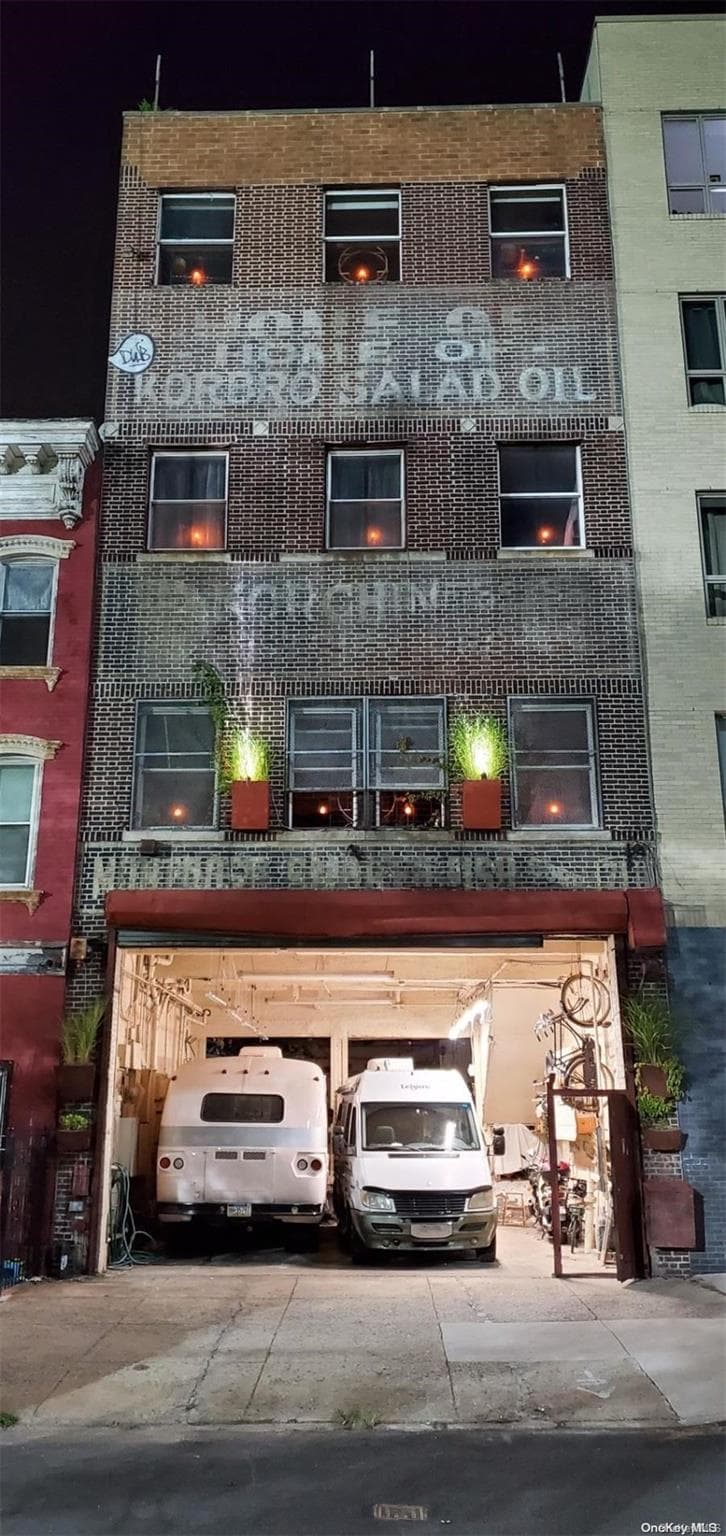 71 Montrose Avenue thumbnail 2