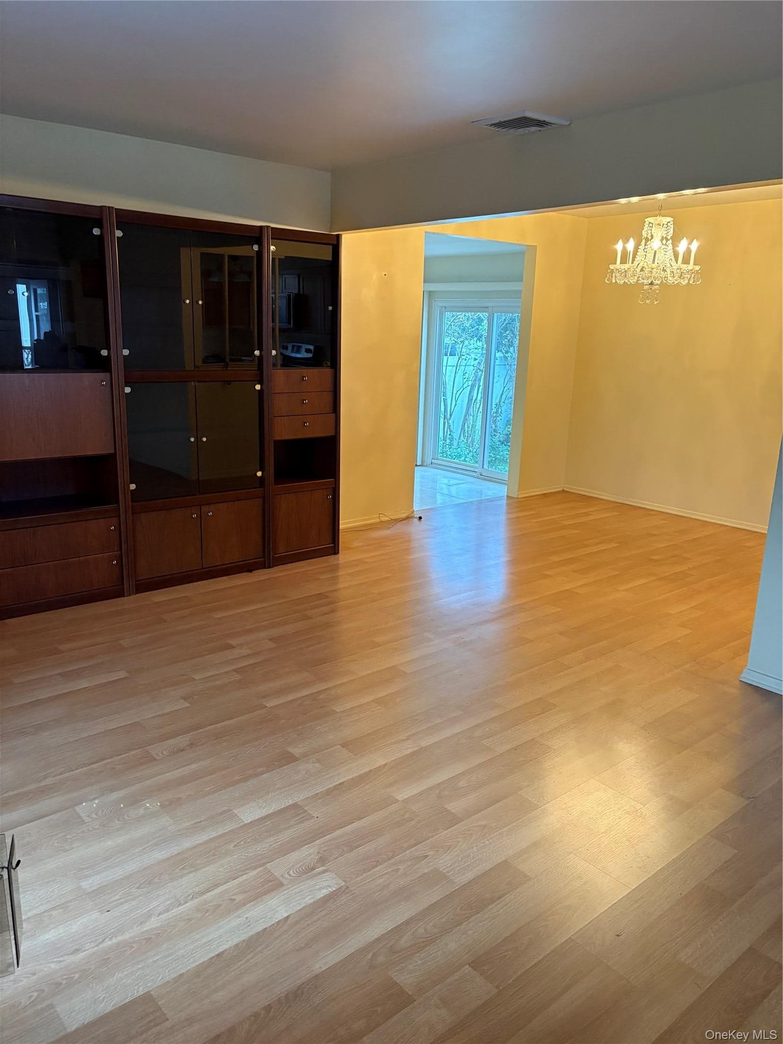 1304 Little Neck Avenue thumbnail 4