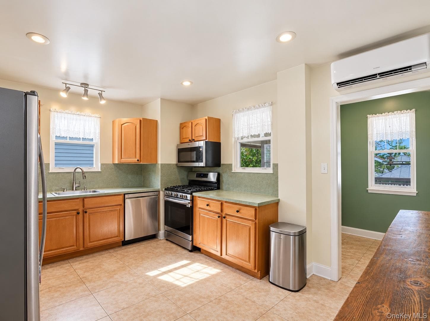 2929 Coddington Avenue thumbnail 9