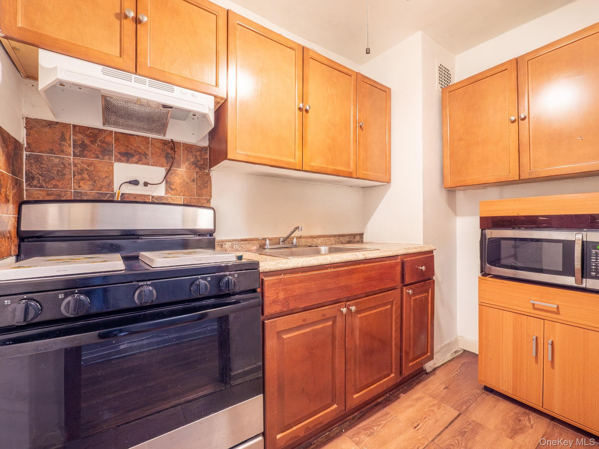 90-11 35th Avenue Unit: 6T thumbnail 14