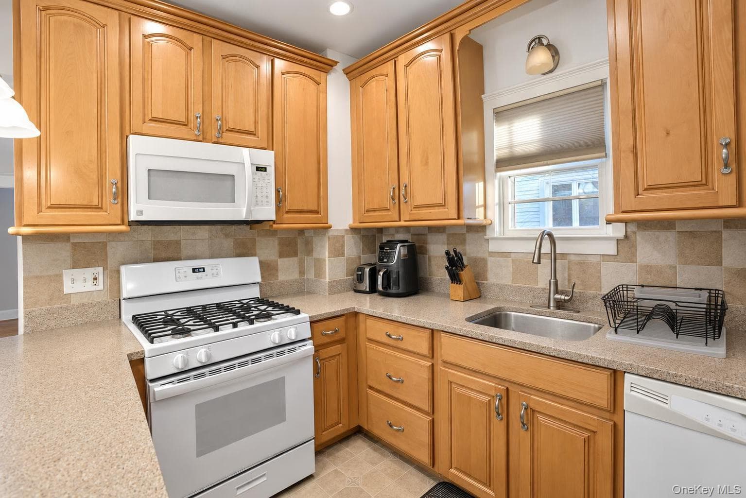 26 Oakwood Boulevard thumbnail 18