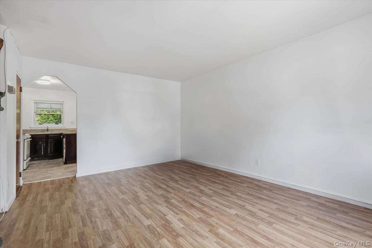 1647 Radcliff Avenue thumbnail 5