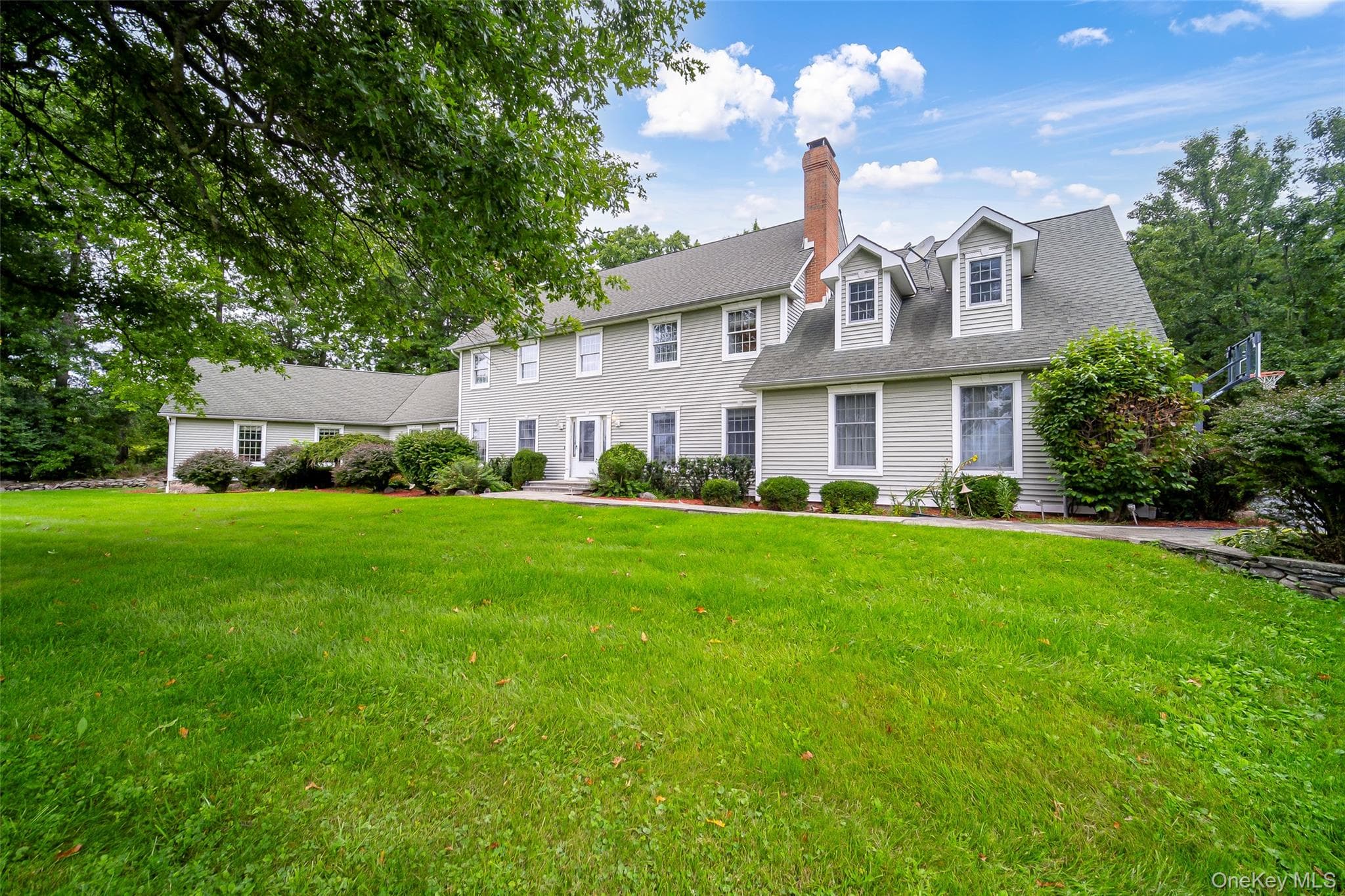 4 Fox Hollow Drive, Blooming Grove