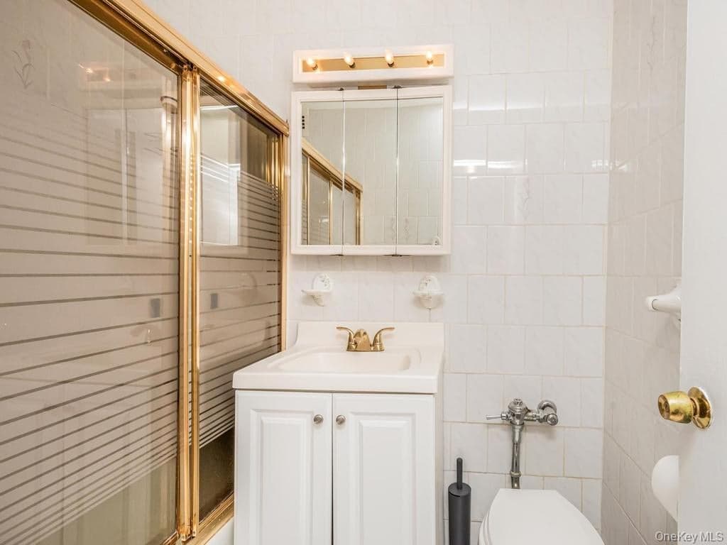 2736 Independence Avenue Unit: 2E thumbnail 9