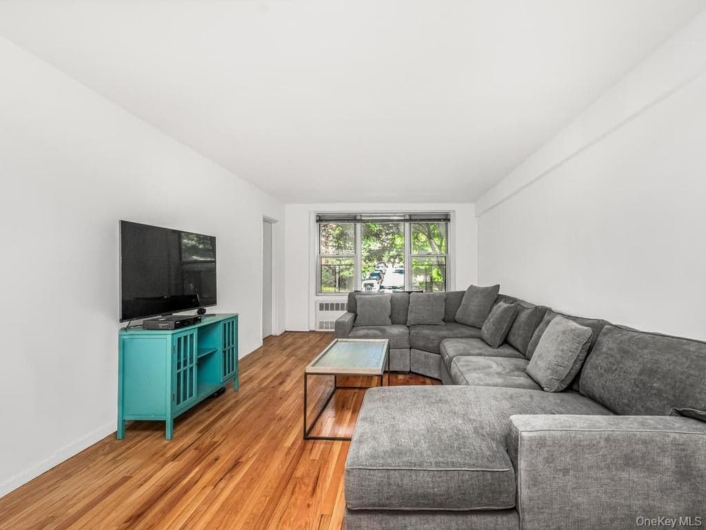 2736 Independence Avenue Unit: 2E thumbnail 4