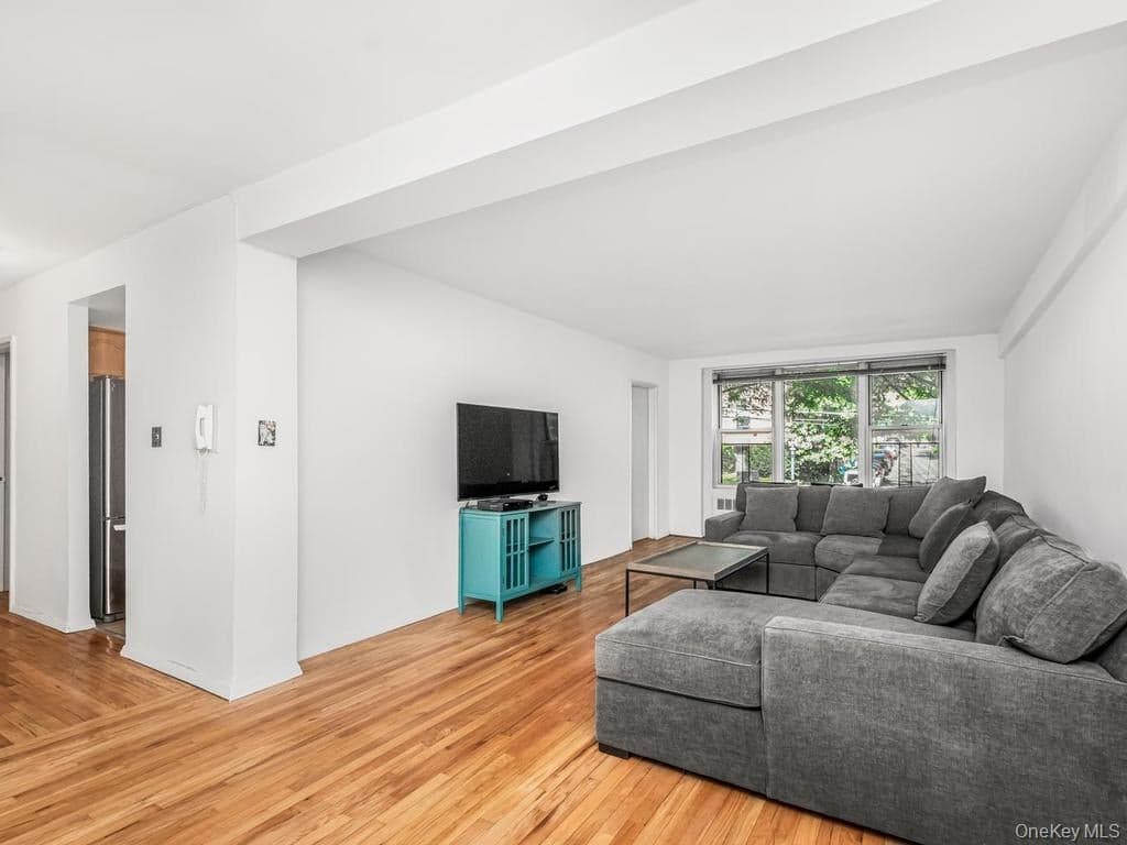 2736 Independence Avenue Unit: 2E thumbnail 3