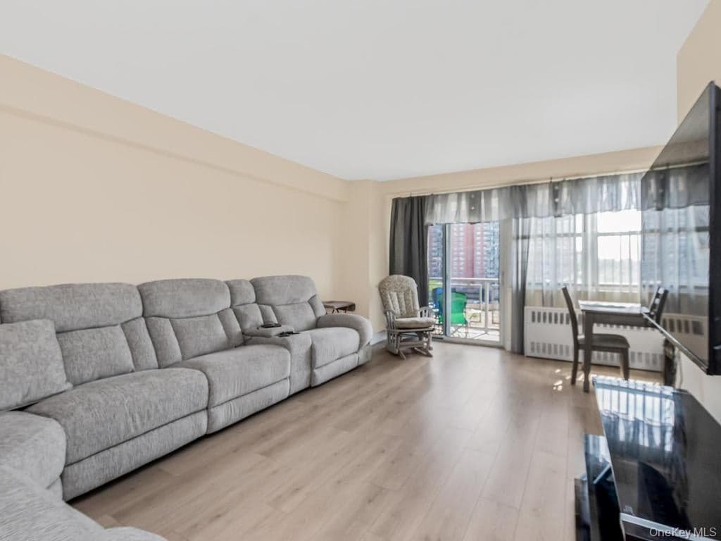 820 Boynton Avenue Unit: 7A thumbnail 2