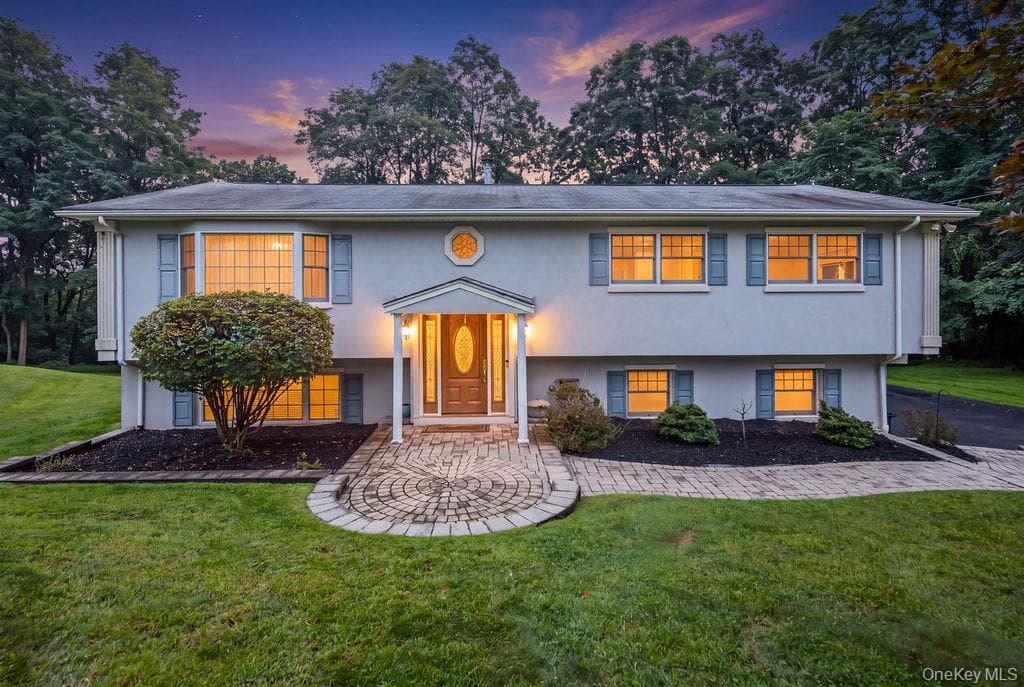5 Newport Court, Suffern